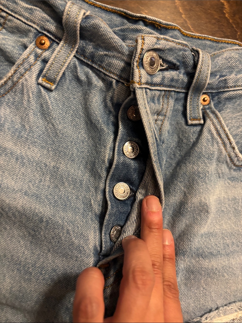 💙LEVI’S 501 Ripped Jean Shorts - Picture 2 of 7